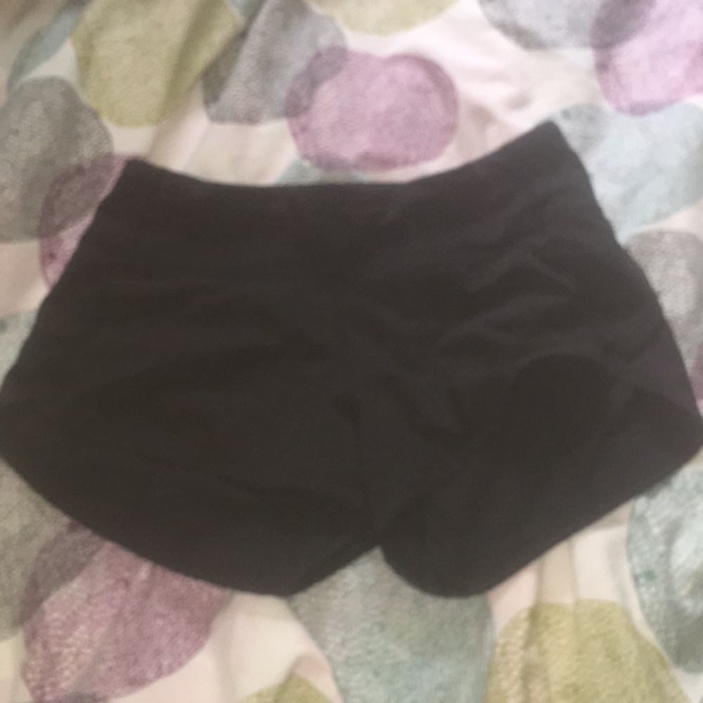 BLACK LULULEMON SPEED SHORTS